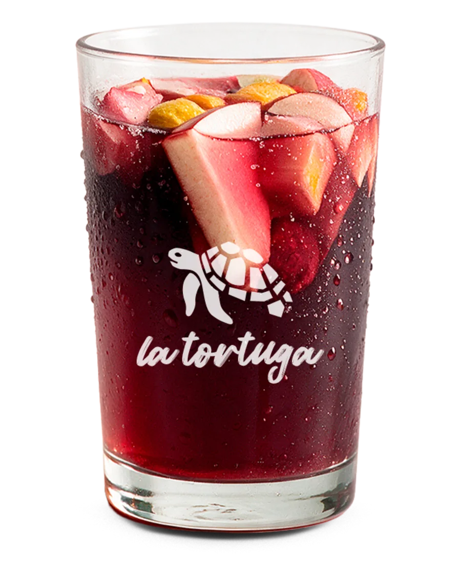 Clericó preparado con vino La Tortuga